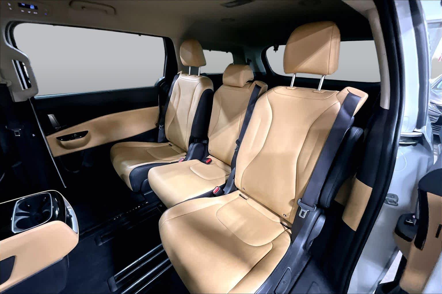 Used 2024 Snow White Pearl Kia EX image 21