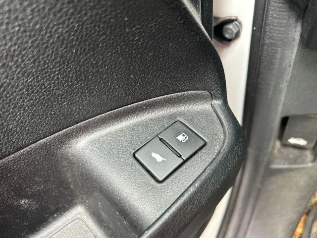 Used 2022 White Honda EX-L image 18