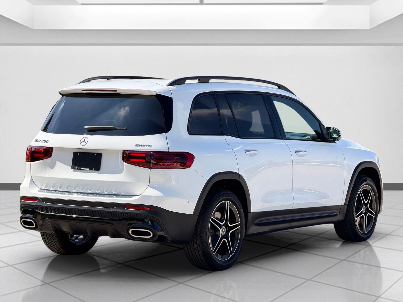New 2026 Polar White Mercedes-Benz GLB 250 image 3