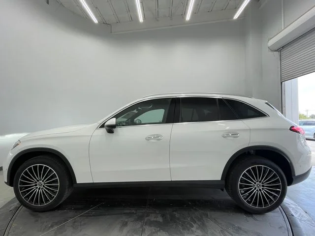 New 2027 White Mercedes-Benz GLC 300 image 15