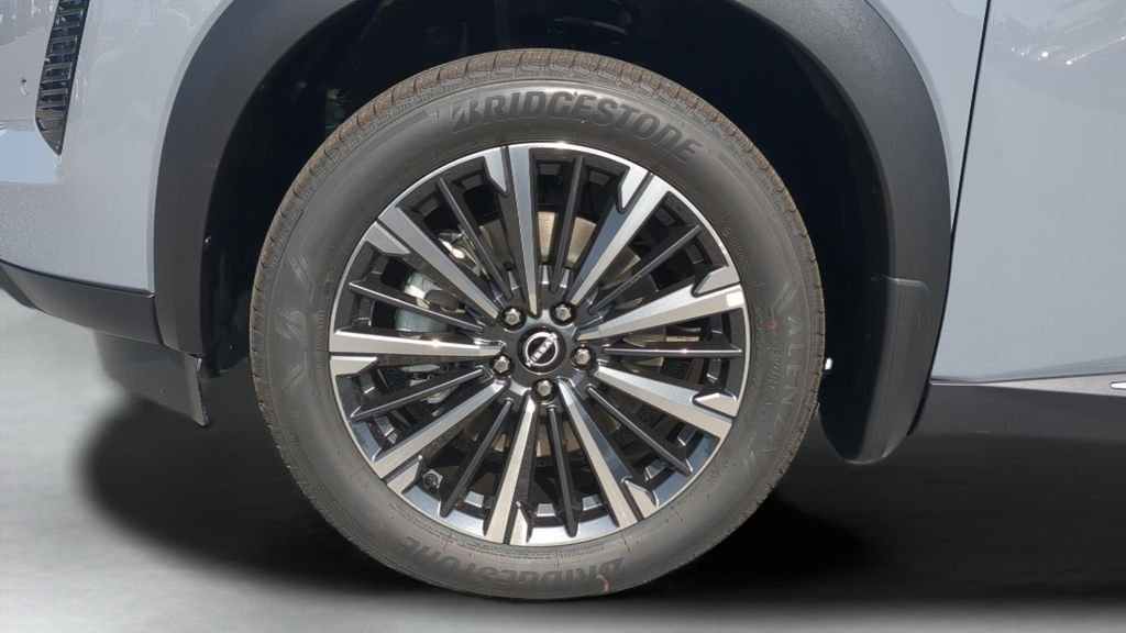 New 2026 Gray Nissan Platinum image 27