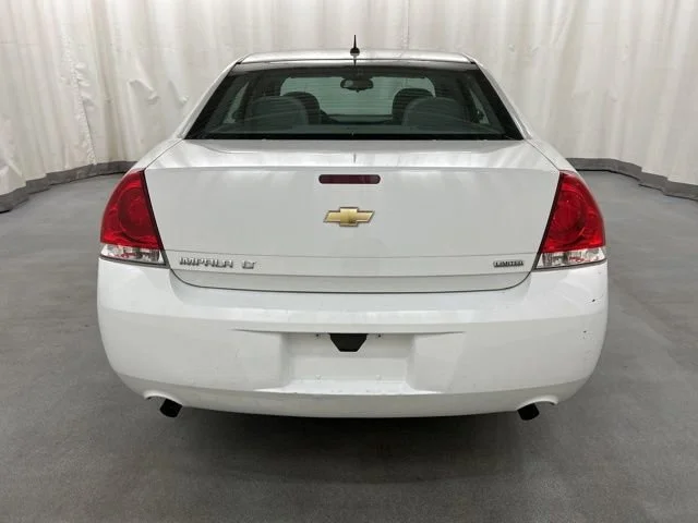 Used 2015 SUMMIT WHITE Chevrolet LT image 3