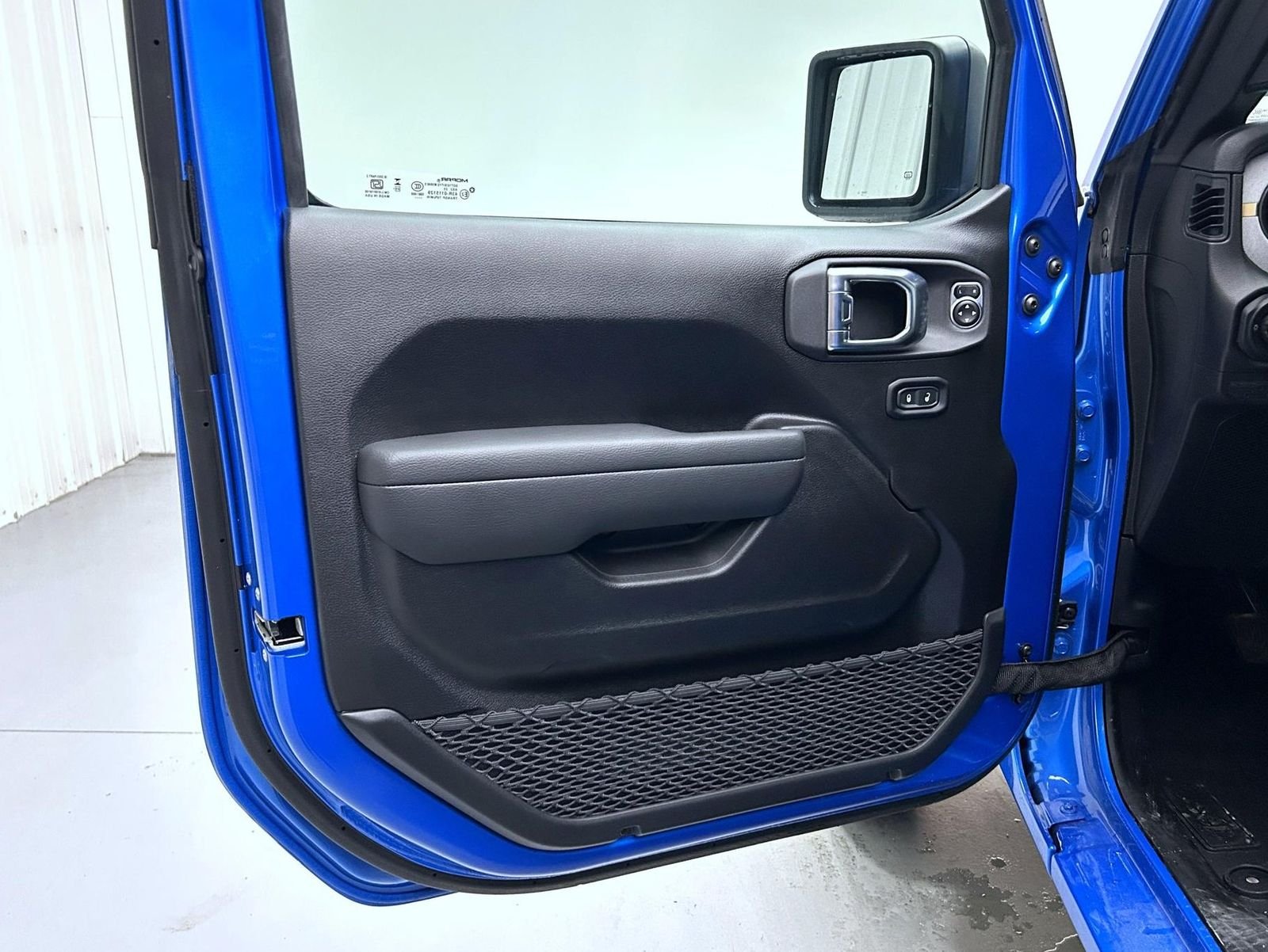 New 2026 Hydro Blue Pearl-Coat Exterior Paint Jeep Sport S image 9