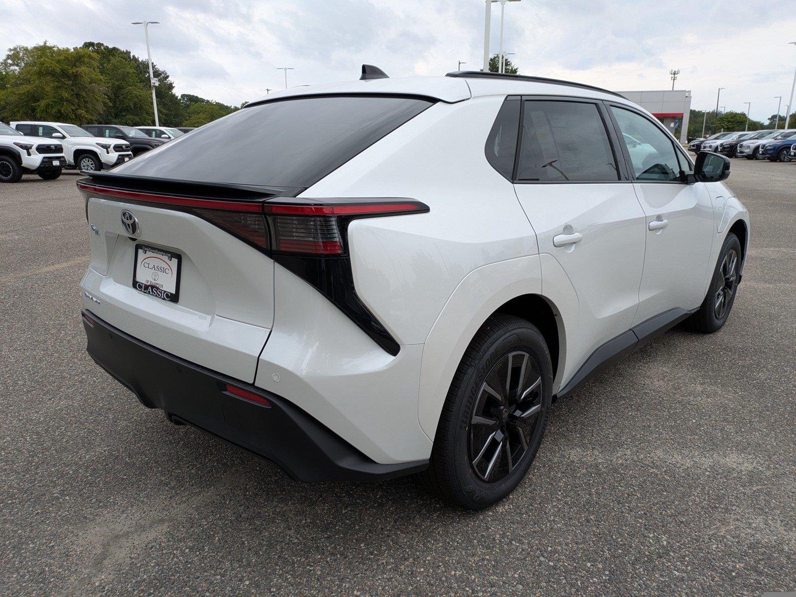 New 2026 Wind Chill Pearl Toyota XLE image 4