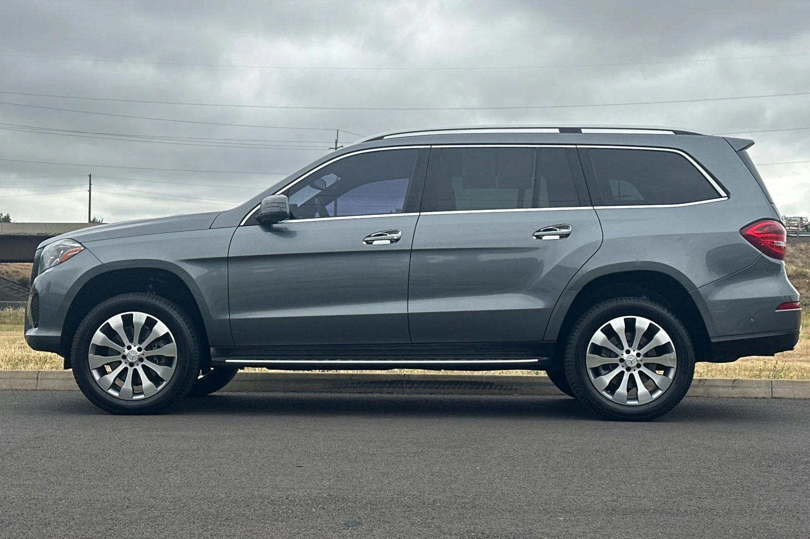 Used 2017  Mercedes-Benz GLS 450 image 6