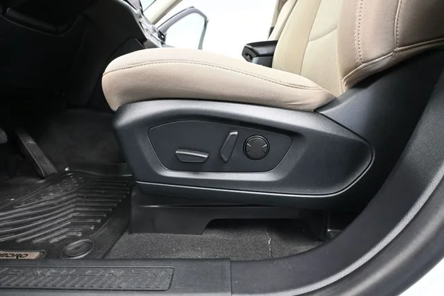 Used 2022 White Ford XLT image 16