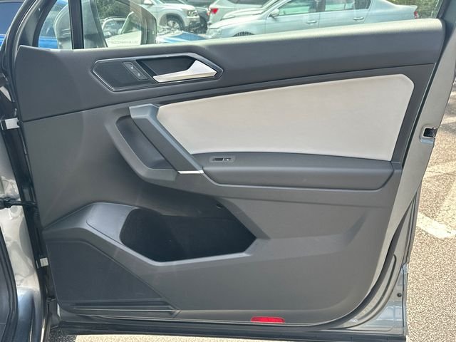 Used 2018 Gray Volkswagen 2.0T SE image 13