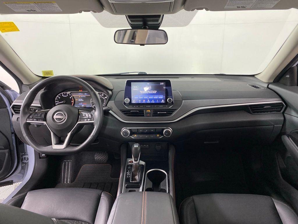 Used 2023 Pearl Nissan 2.5 SR image 3