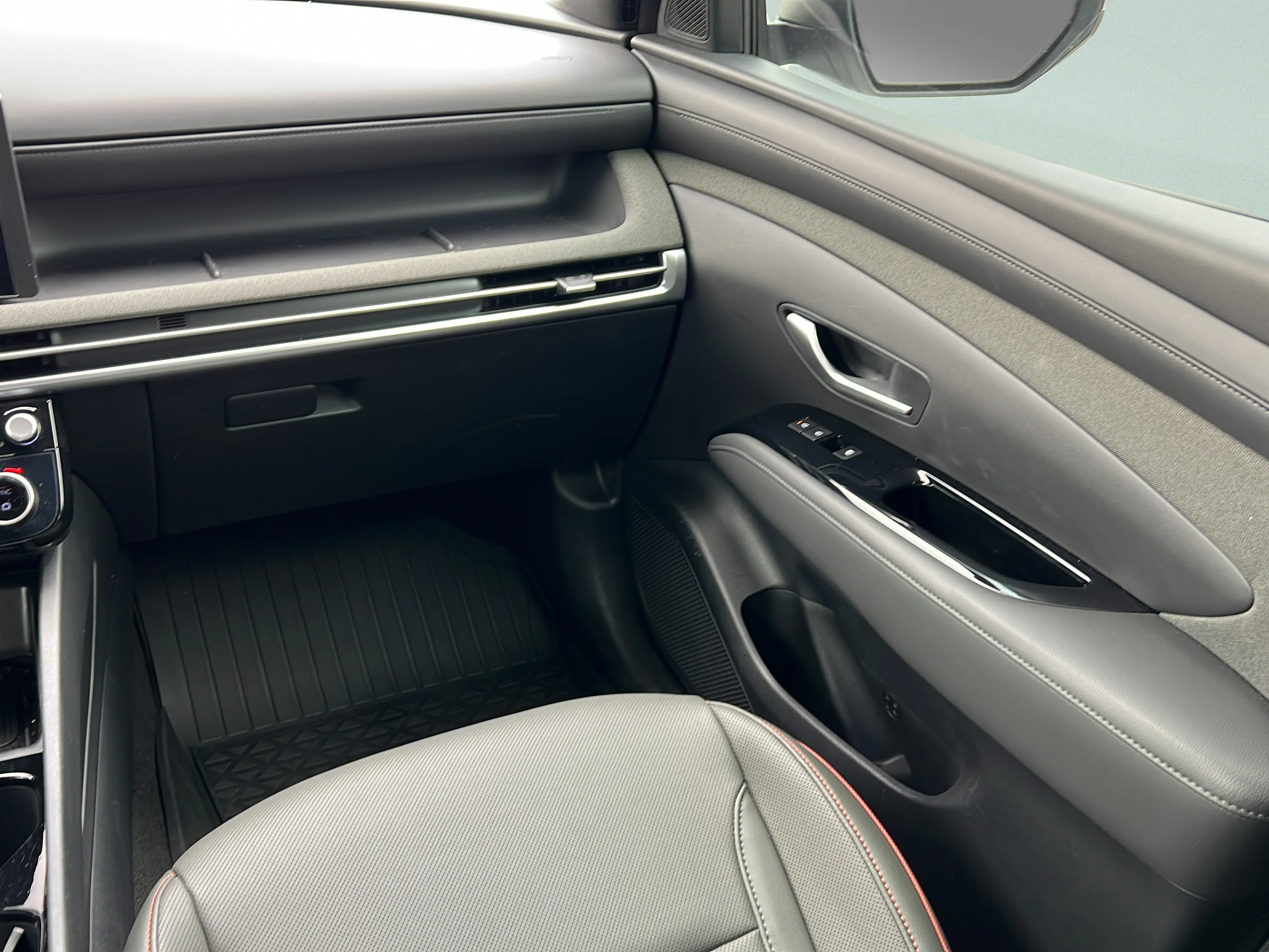 Used 2025 Atlas White Hyundai Limited image 13