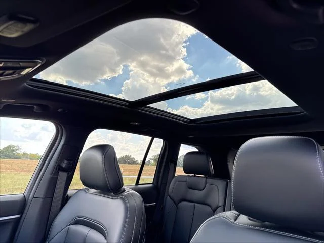 New 2027 High-Gloss Black Paint Jeep Limited image 22