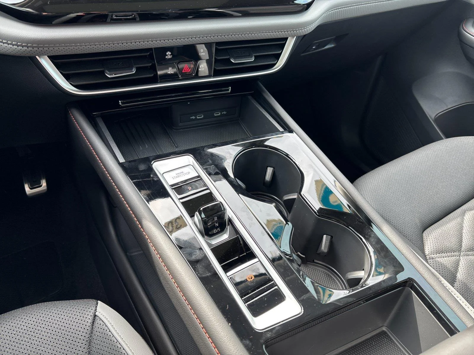 New 2025 Pure White Volkswagen 2.0T Peak Edition image 26
