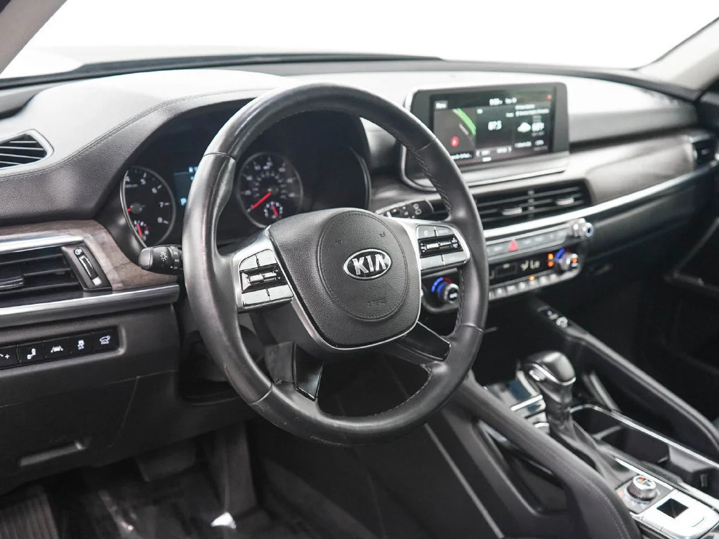 Used 2020 Maroon Kia EX image 21