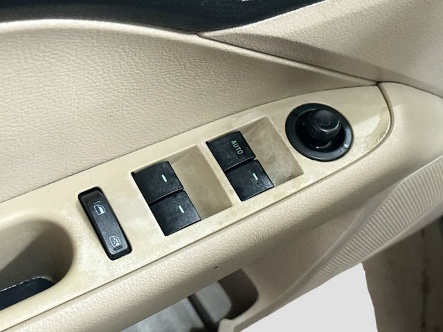 Used 2009  Ford S image 16
