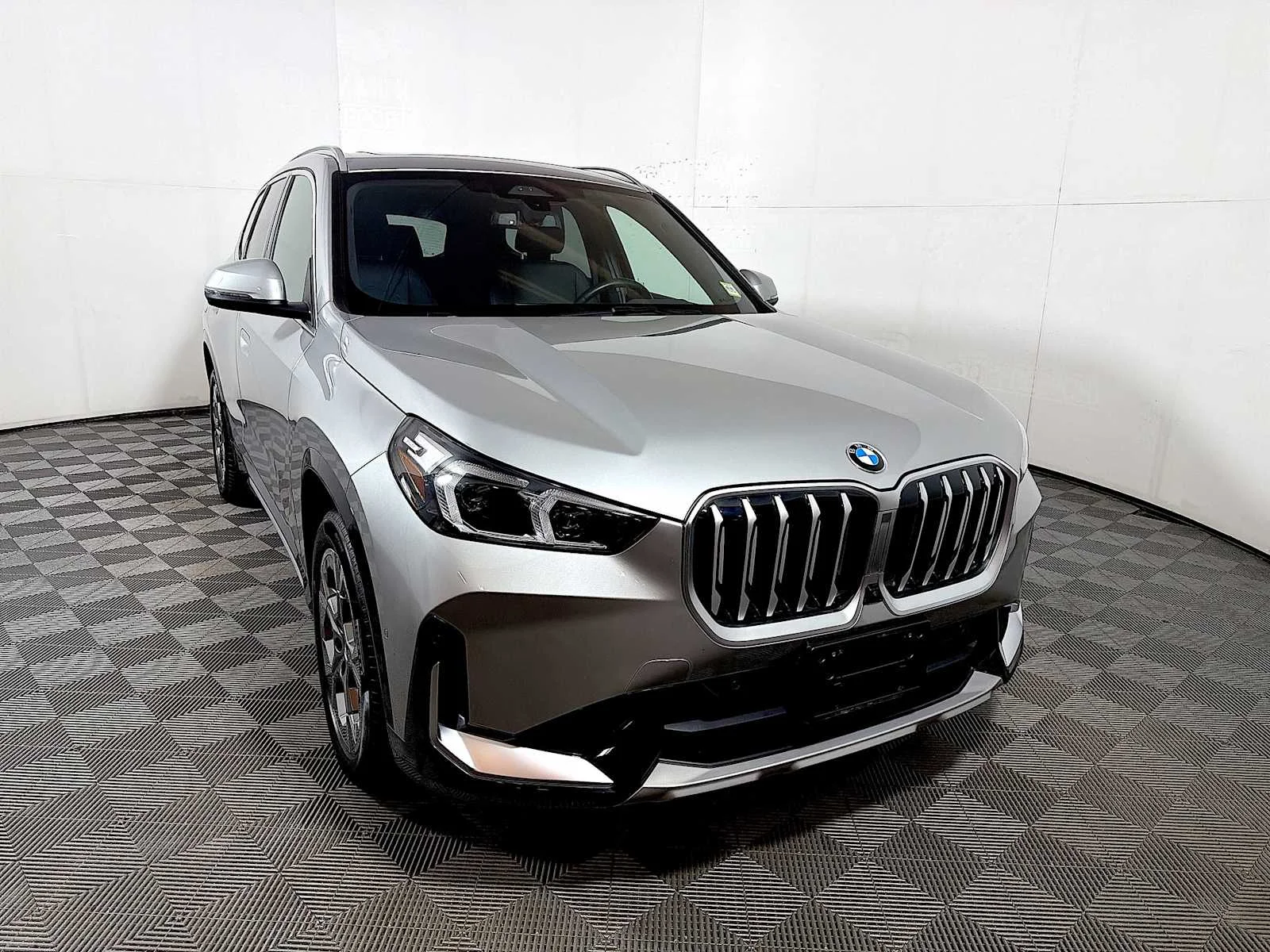 2026 BMW X1 28i - Photo 2