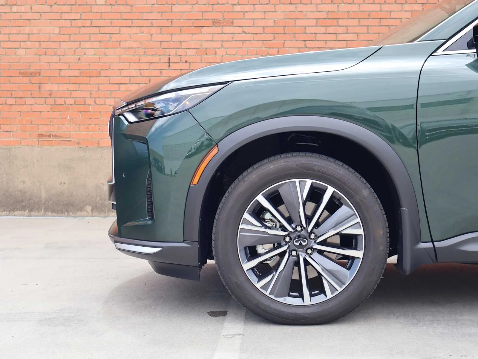 Certified Used 2027 Deep Emerald INFINITI LUXE image 8