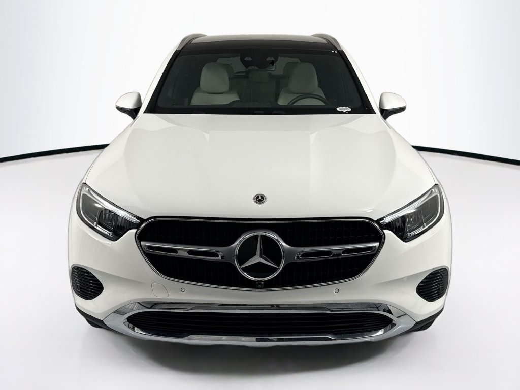 Used 2026  Mercedes-Benz GLC 300 image 2