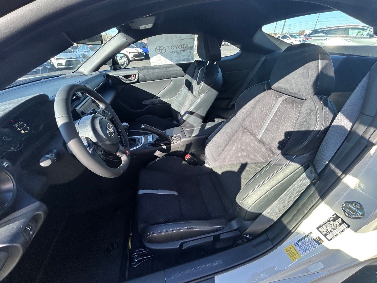 2025 Toyota GR86 Premium - Photo 18