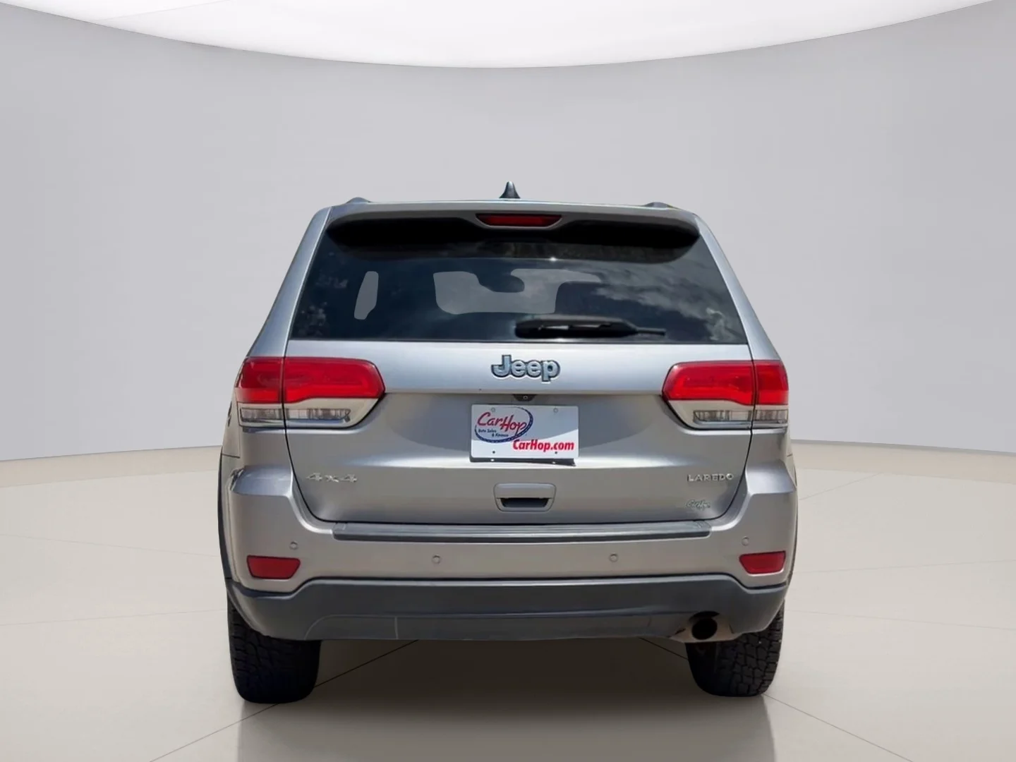Used 2017 Silver Jeep LAREDO image 4