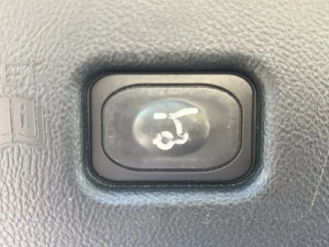 Used 2017 Silver Lincoln Reserve image 10