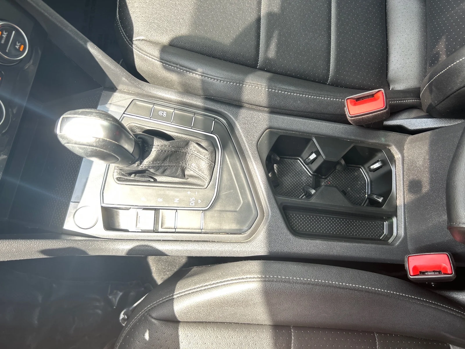 Used 2020 Pure White Volkswagen SE 4Motion image 18