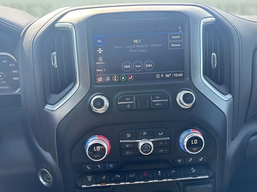 Used 2022 White GMC Denali image 9