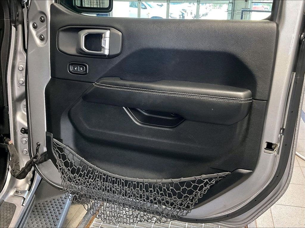 Used 2018 Silver Jeep Unlimited Sahara image 12