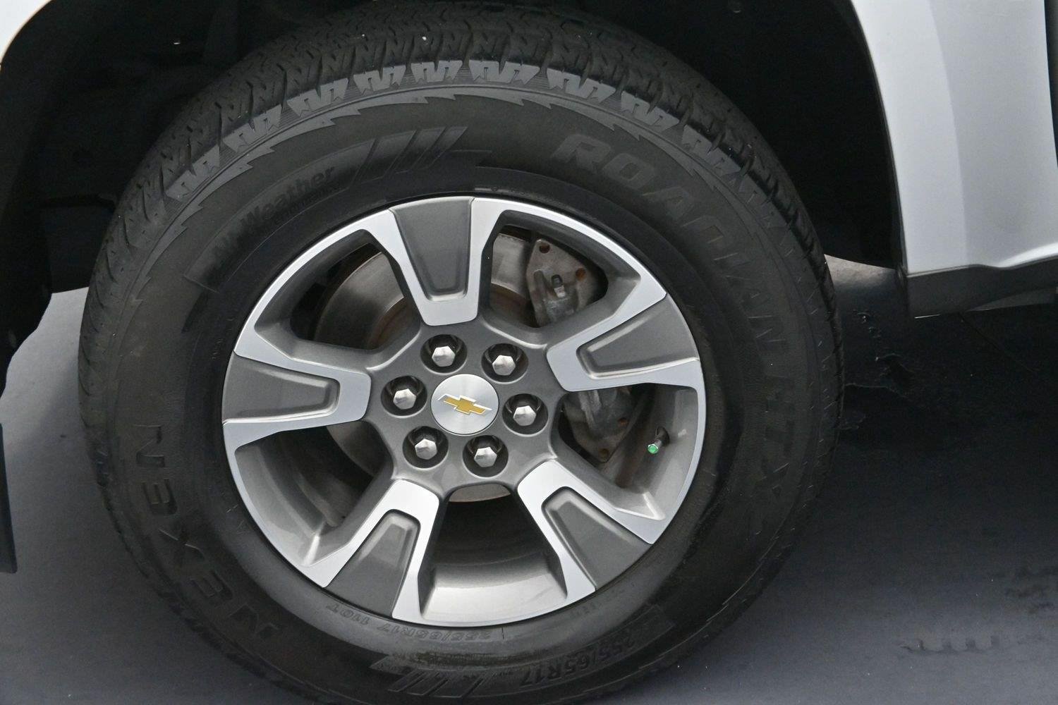 Used 2018 SILVER ICE METALLIC Chevrolet 4WD Z71 image 38