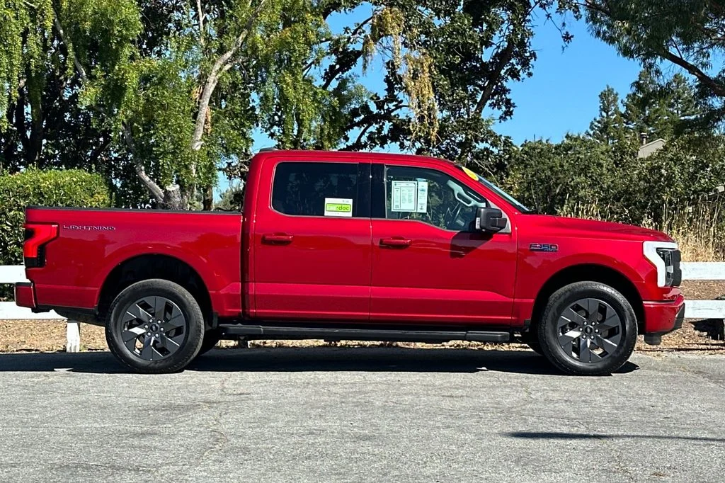 Used 2025 Red Ford Flash image 3