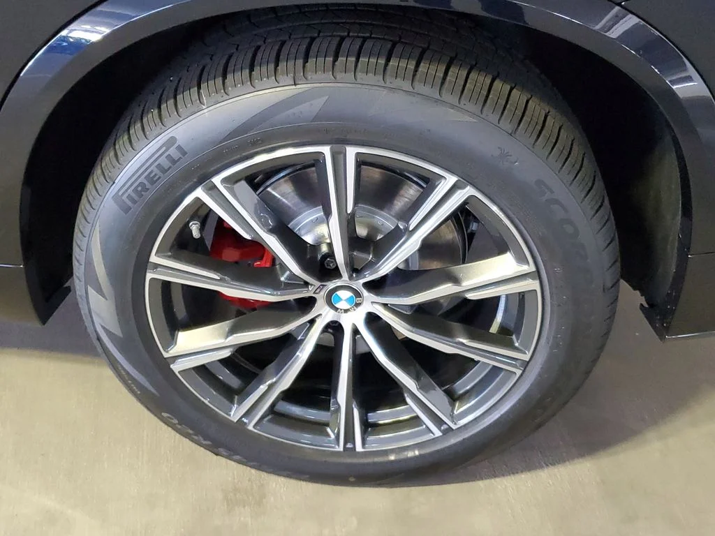 Used 2026 Black BMW sDrive40i image 5