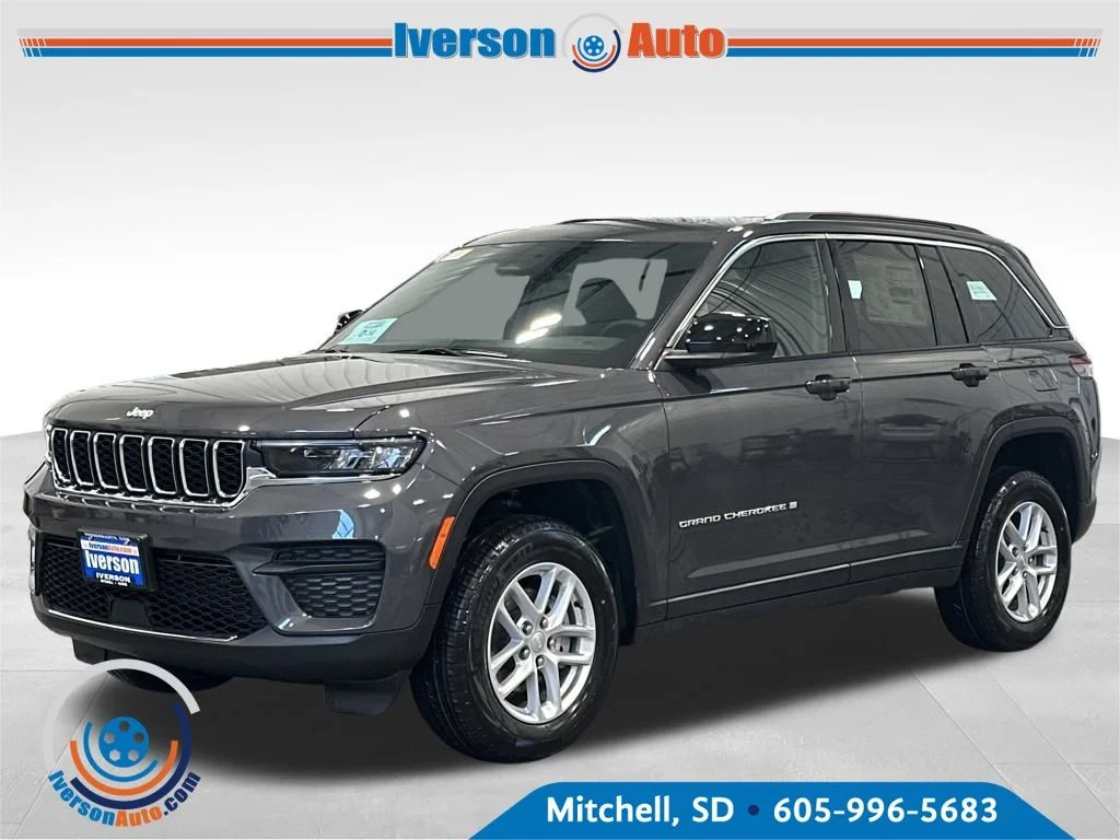 New 2026 Baltic Gray Metallic Clear-Coat Exterior Paint Jeep Laredo X image 3