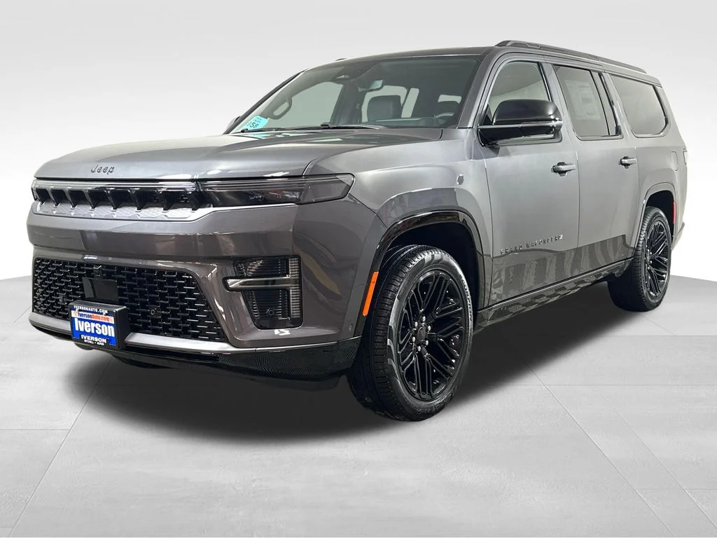 New 2026 Baltic-Gray Metallic Clear-Coat Exterior Paint Jeep Limited Reserve image 4