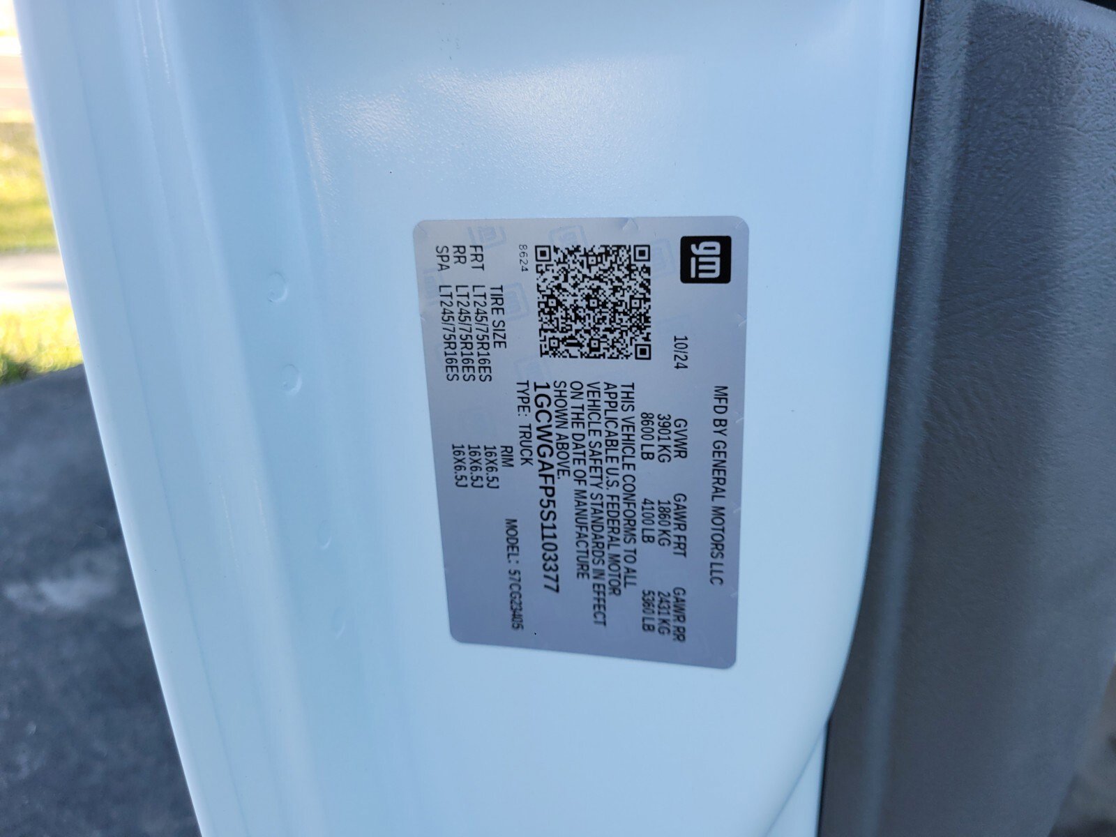 2025 Chevrolet Express Cargo Work Van - Photo 25