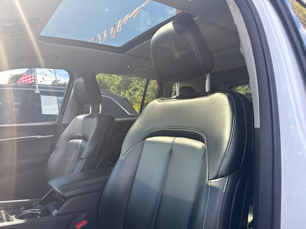 Used 2023 White Jeep 4xe image 6