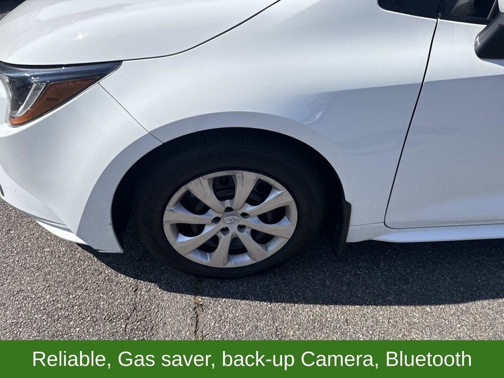 Used 2025 White Toyota LE image 11
