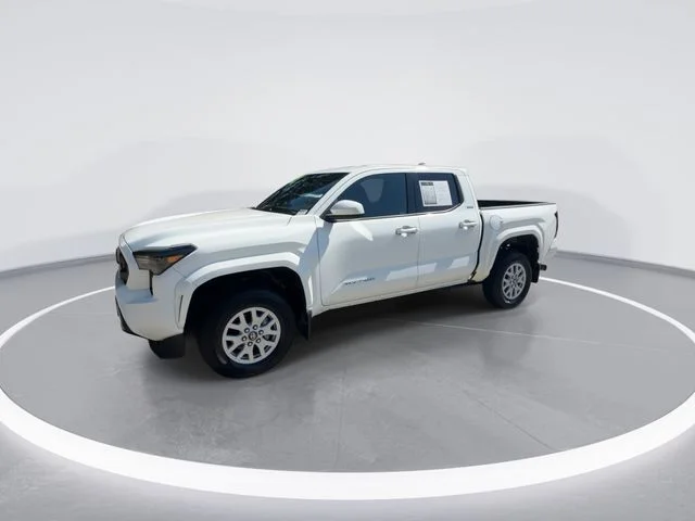 Used 2025 White Toyota SR5 image 4