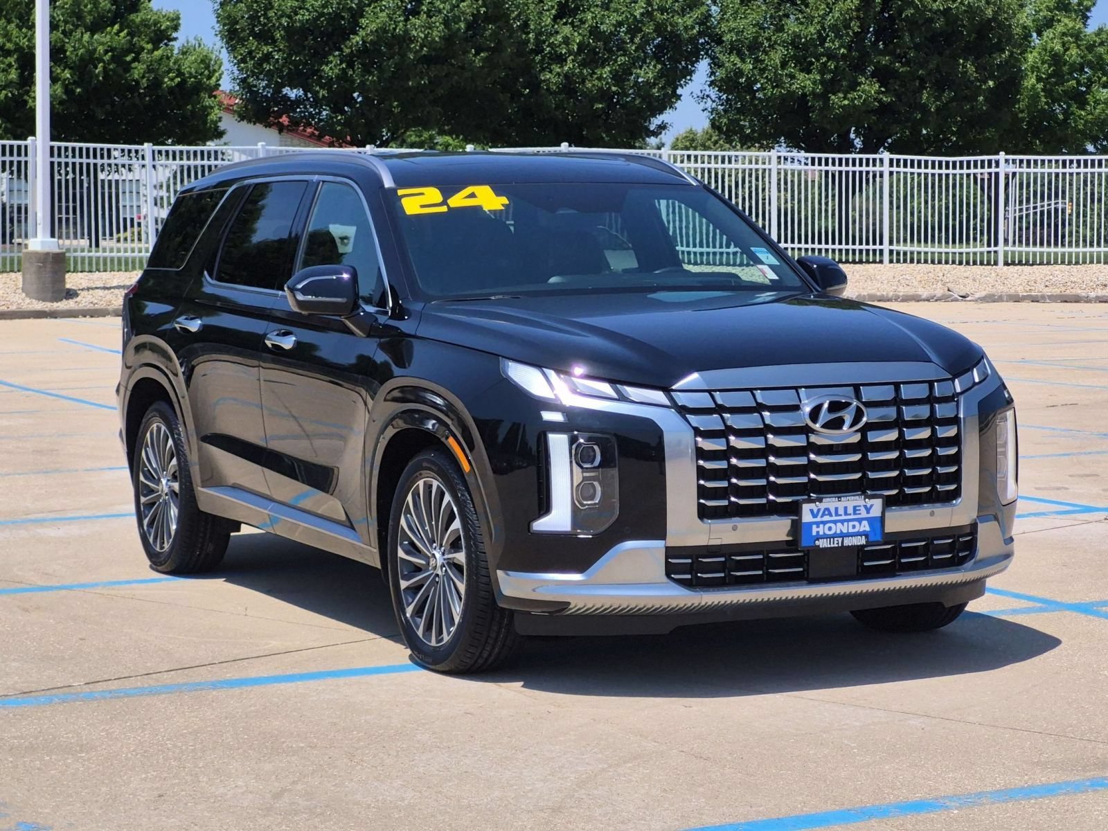 Used 2024 Abyss Black Pearl Hyundai Calligraphy image 4