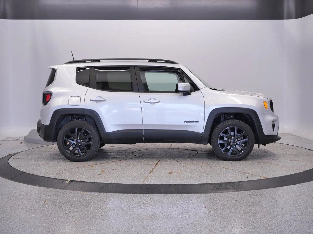 Certified Used 2019 Silver Jeep Latitude image 8