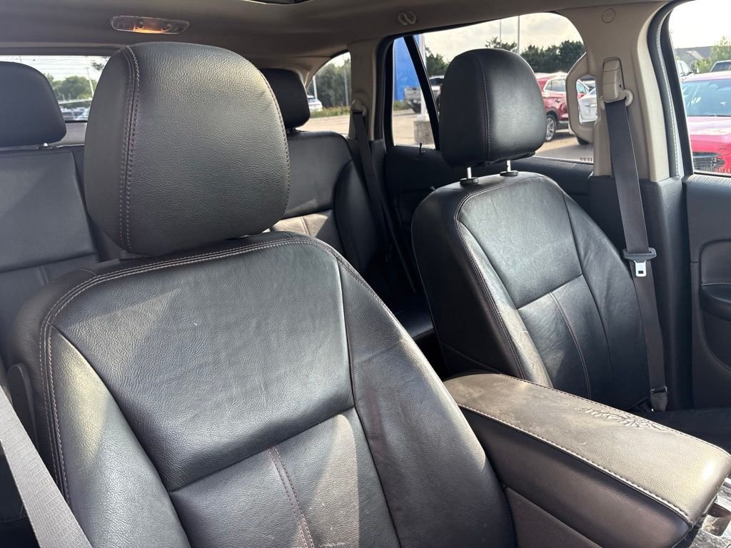 Used 2014 White Platinum Clearcoat Metallic Ford Limited image 27