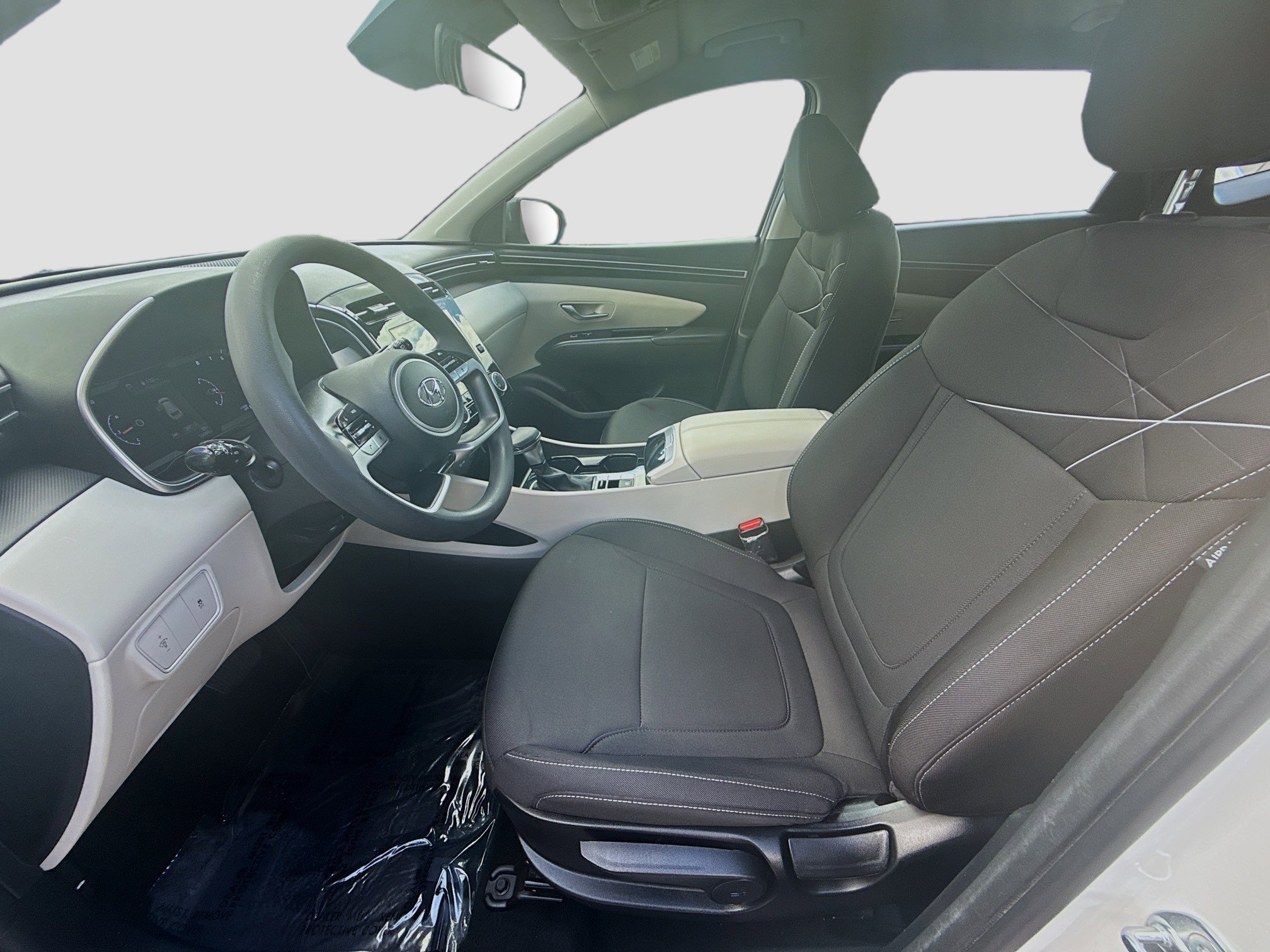 2024 Hyundai Tucson SE - Photo 16