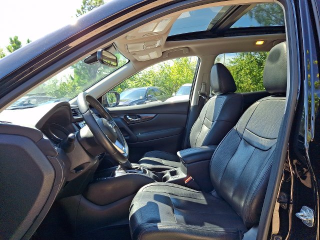 Used 2020 Black Nissan SL image 13