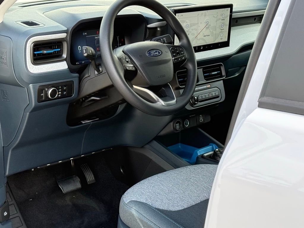 New 2025 Oxford White Ford XLT image 6
