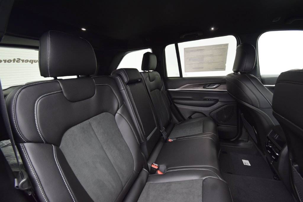 New 2026 Bright White Clear-Coat Exterior Paint Jeep Altitude image 16