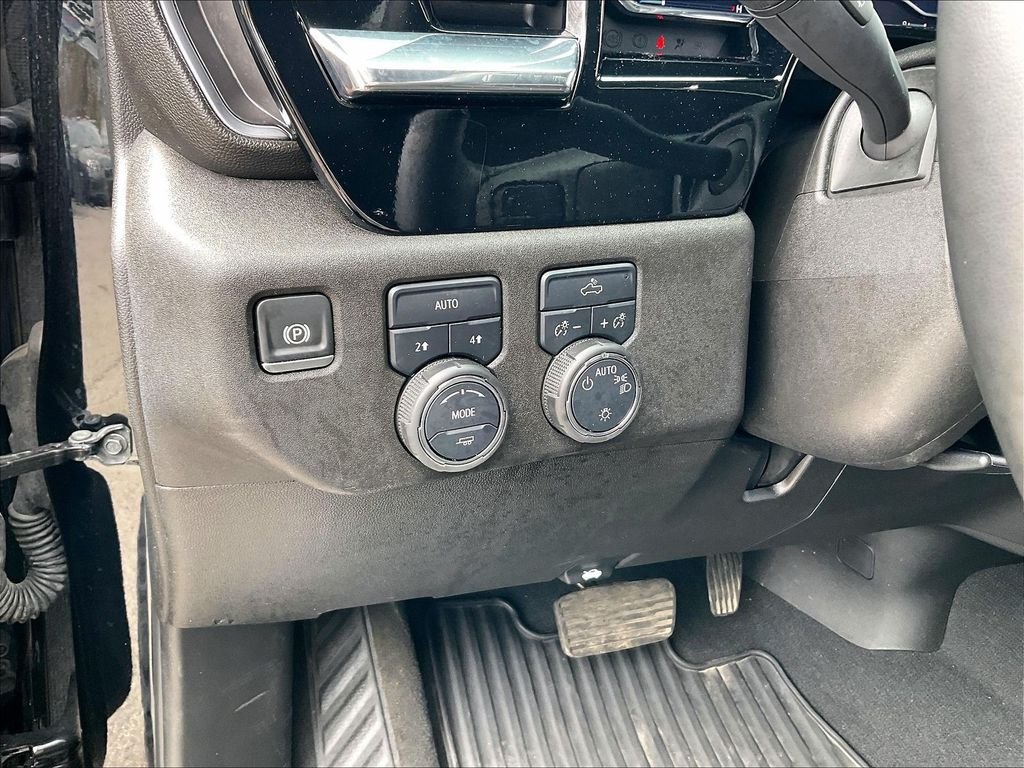 Used 2025 Black Chevrolet LT image 25