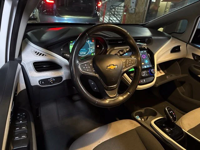 Used 2021 White Chevrolet LT image 6