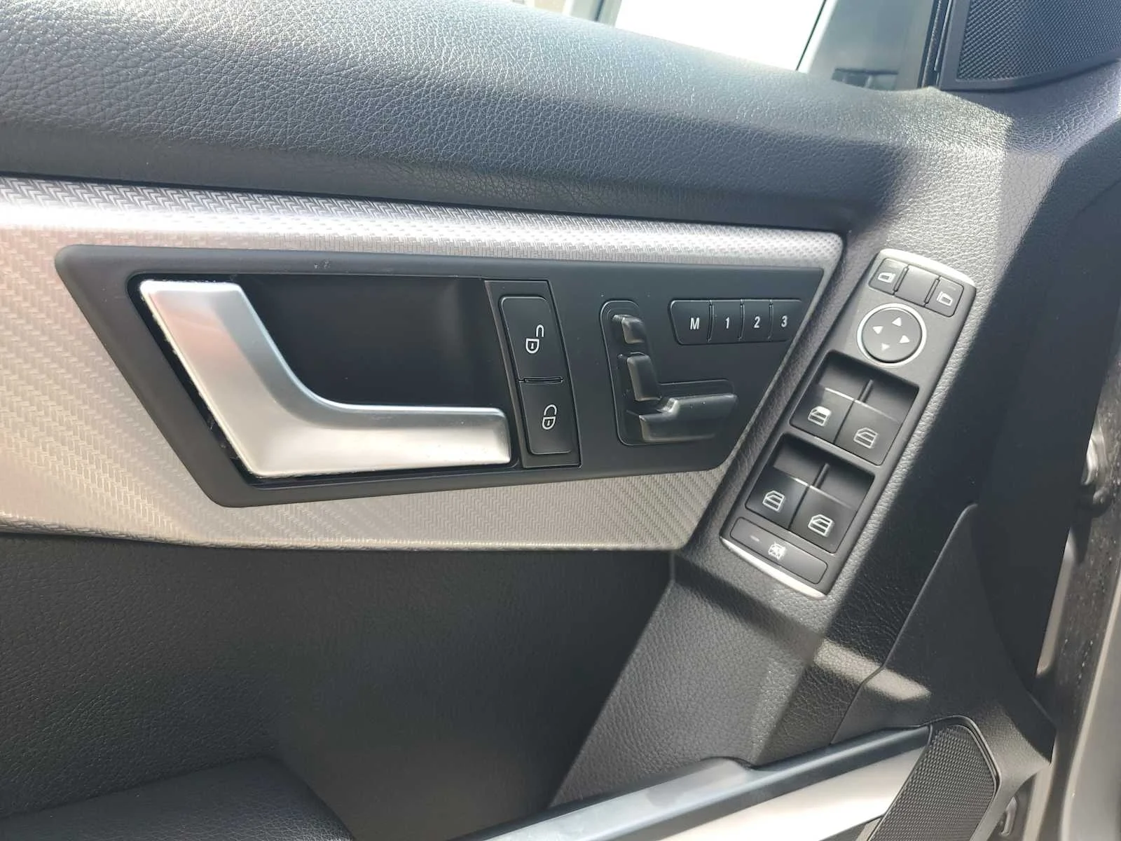 Used 2015  Mercedes-Benz GLK 350 image 17