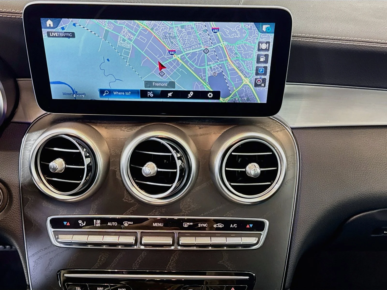 Used 2020 Designo Cardinal Red Metallic Mercedes-Benz AMG® GLC 63 image 17