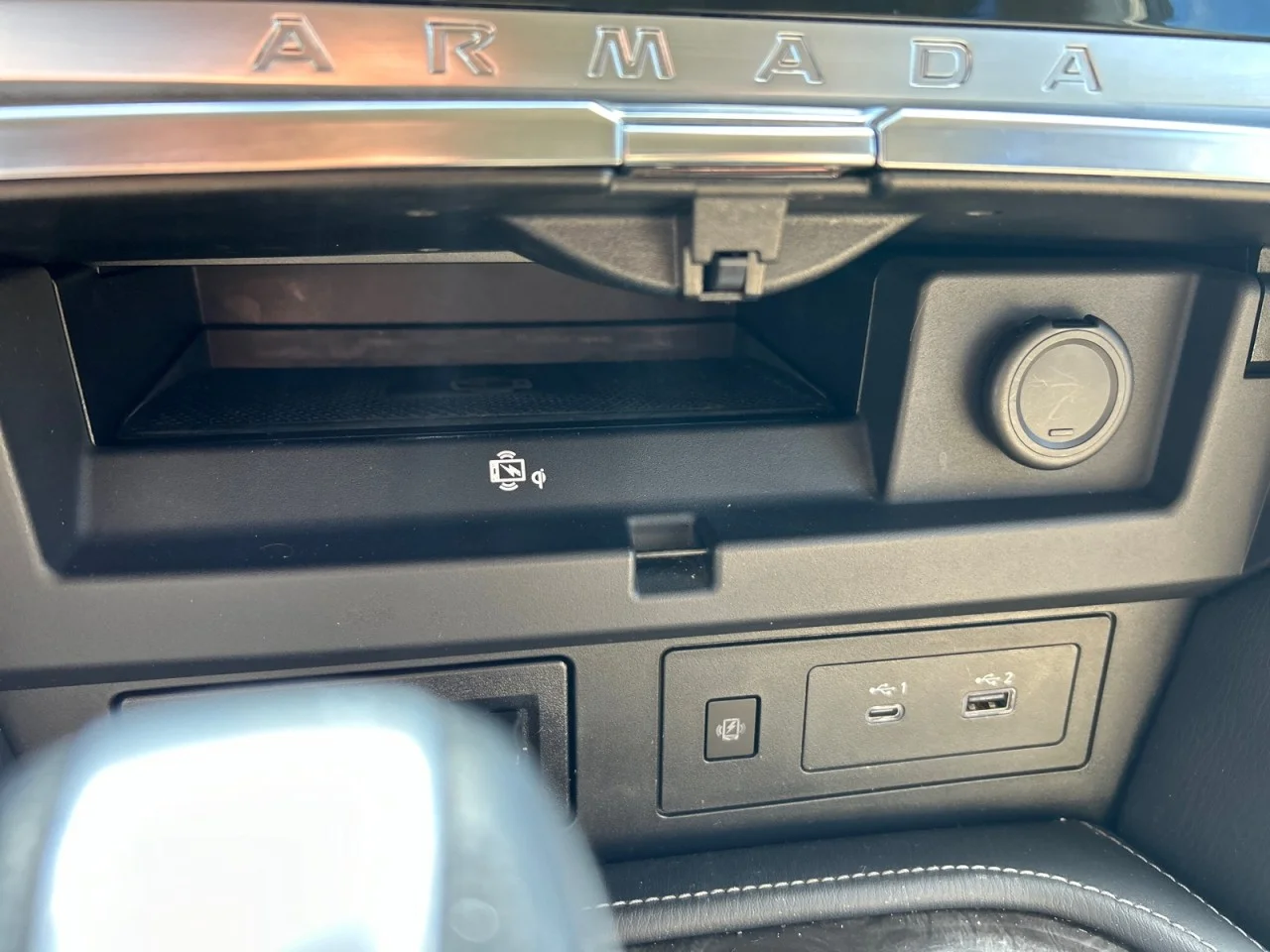Used 2023 White Nissan Platinum image 17