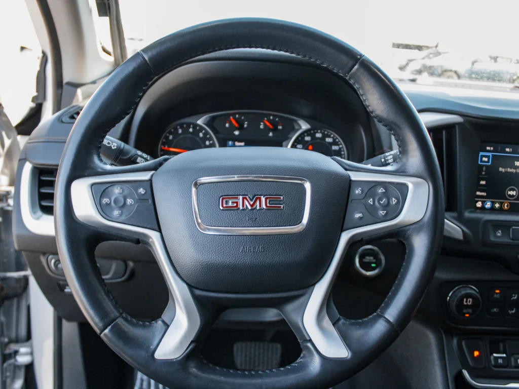 Used 2020 Quicksilver Metallic GMC SLE image 13