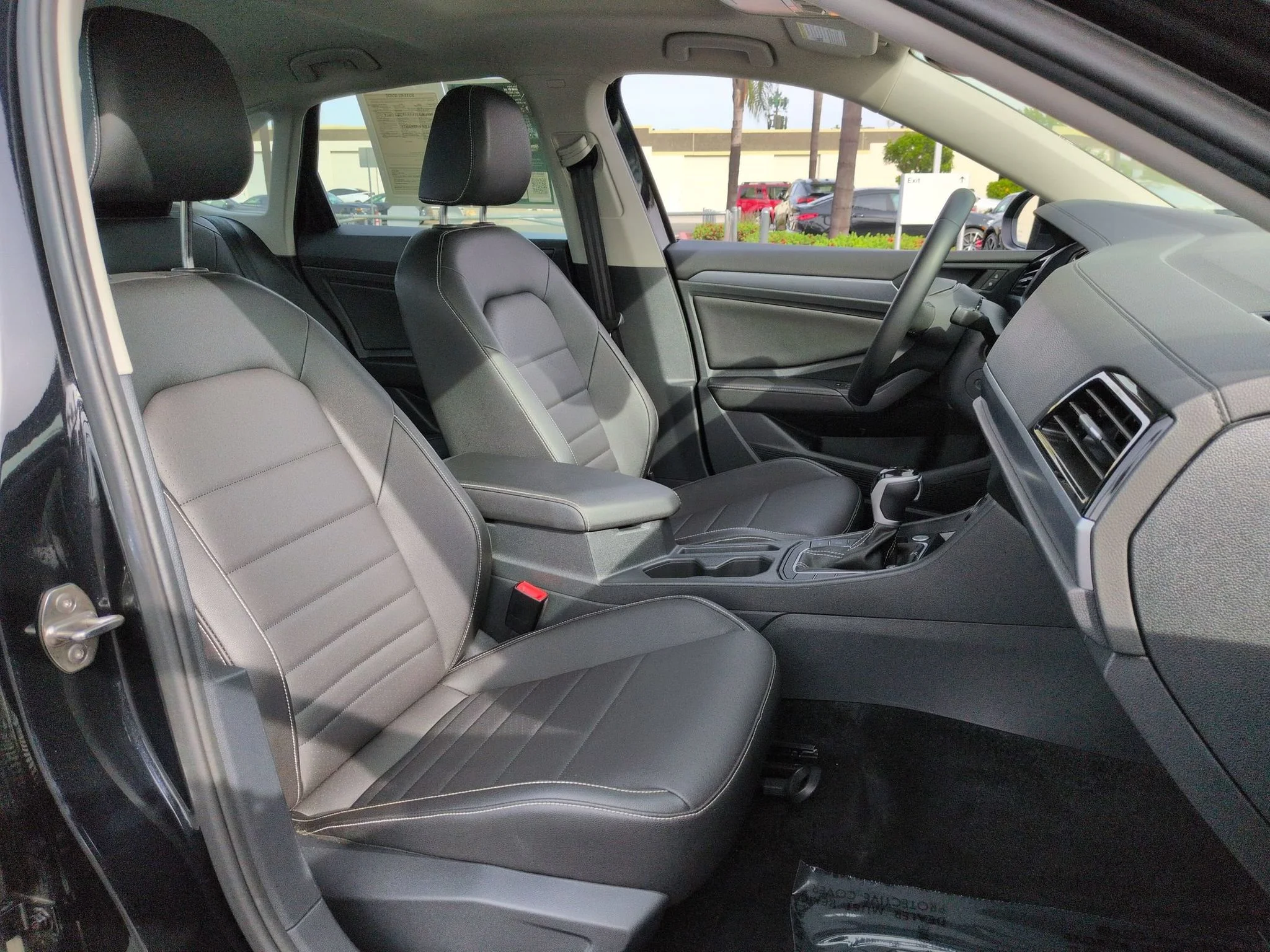 Used 2024 Deep Black Pearl Volkswagen SE w/Sunroof image 30
