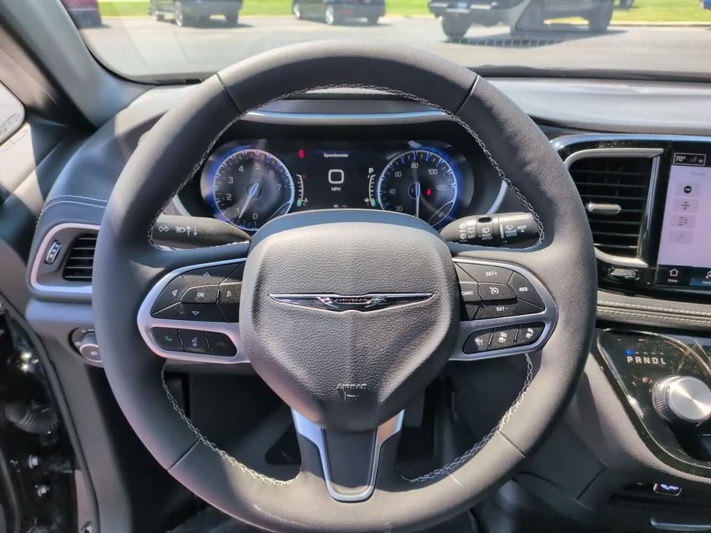 Used 2025 Black Chrysler Select image 22